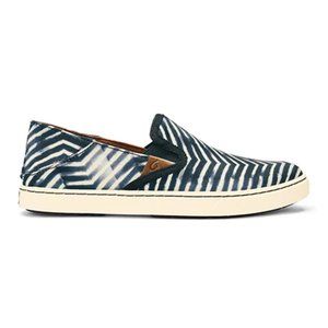 OluKai Pehuea Pa'i Sneaker Slip-on Shoe - US Size 6 - Lava Rock/Off-White